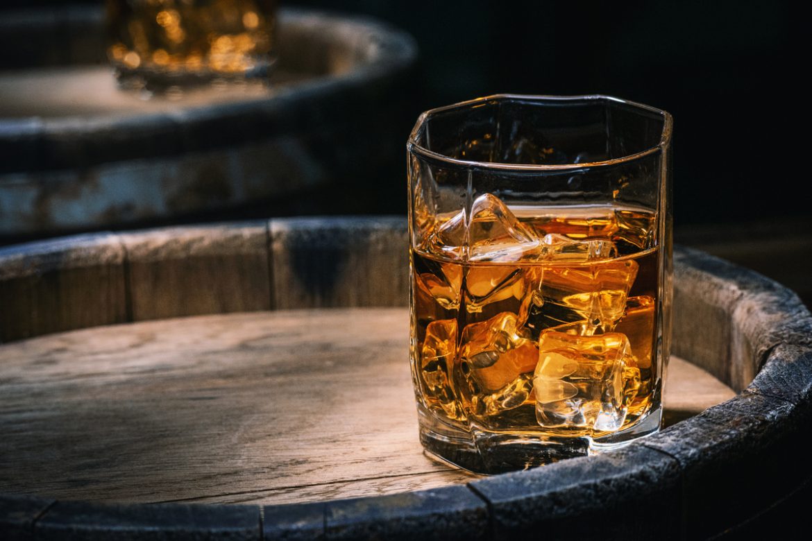 Escocia, los orígenes del whisky - Drinks&Co