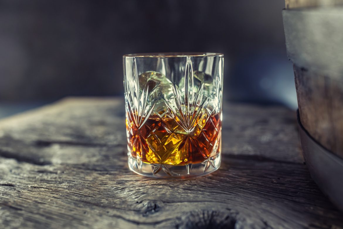 ¿Cuáles son las características de un whisky irlandés? - Drinks&Co