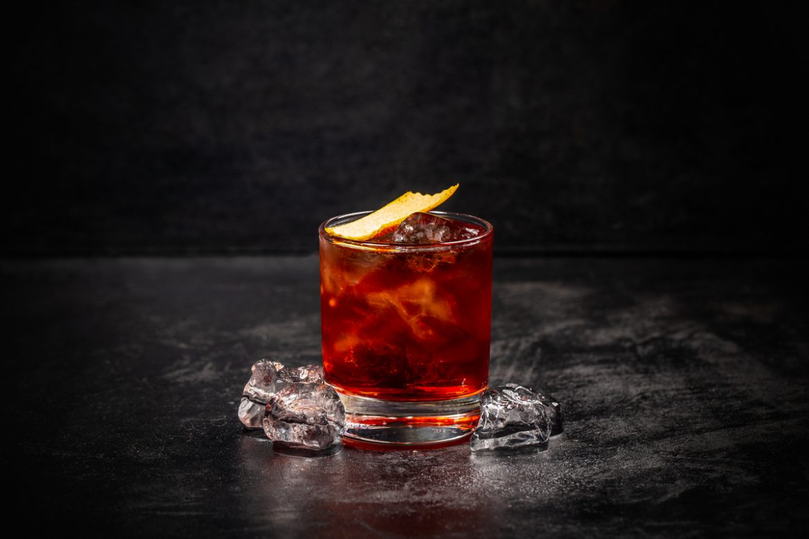 Qué es el Sloe Gin y tres cócteles para disfrutarlo - Drinks&Co