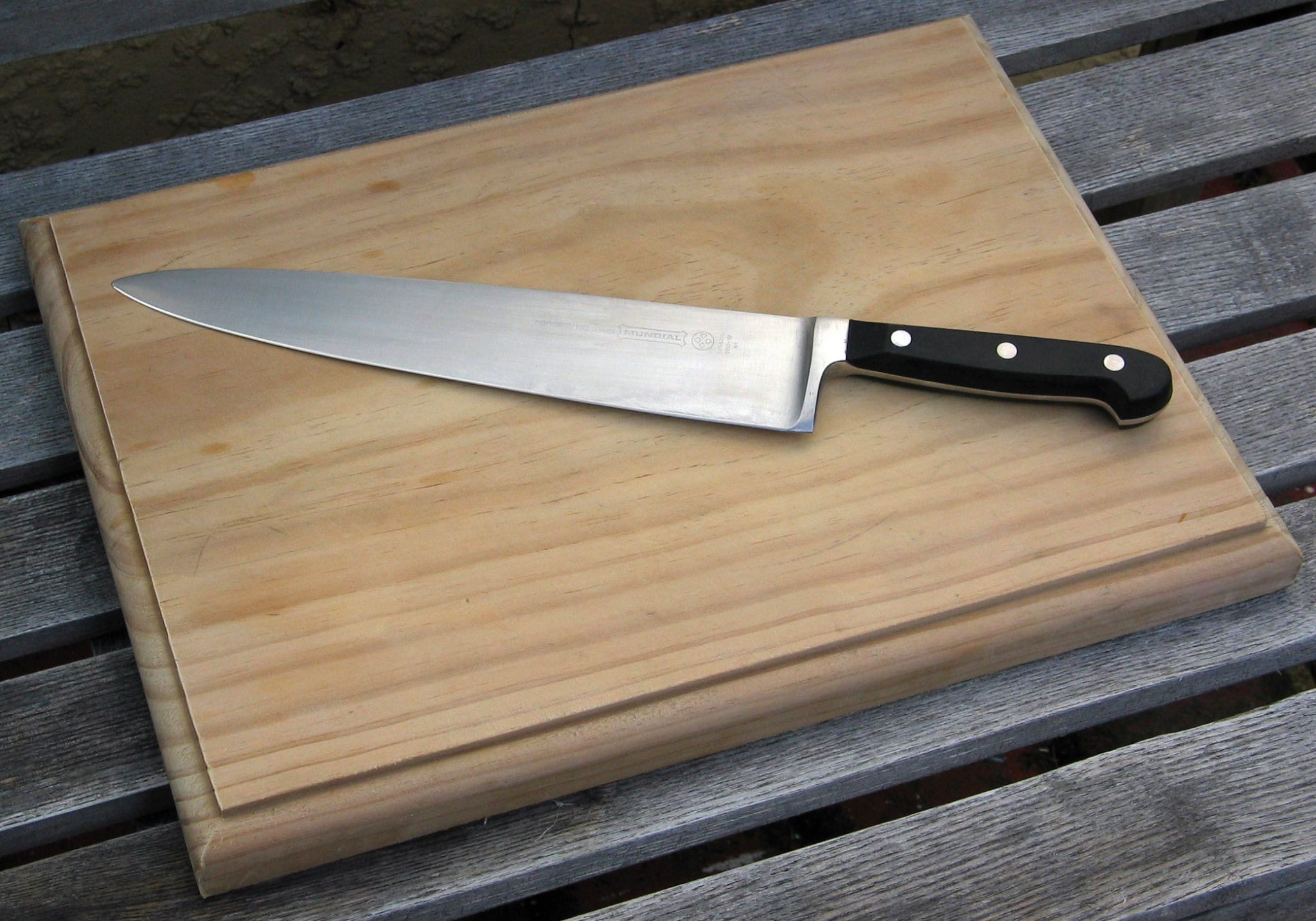 Tabla cortadora y cuchillos
