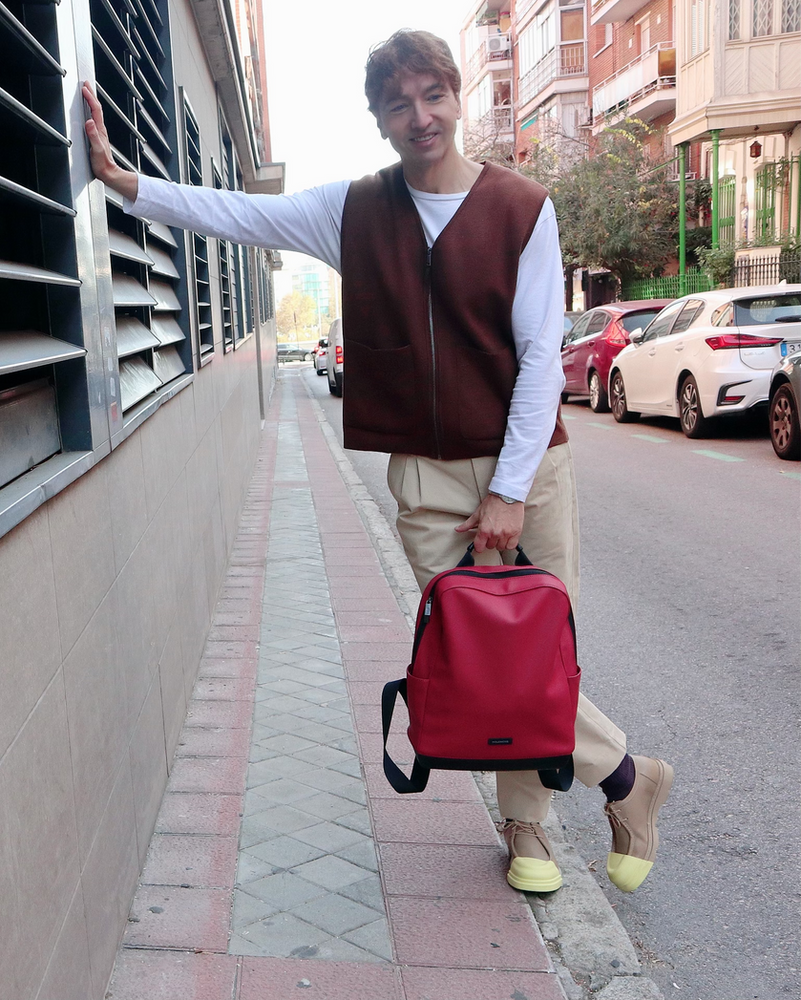 The Trendy Man lleva una mochila Moleskine de diseño italiano